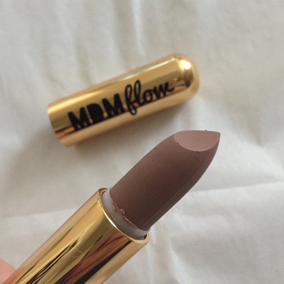 Full Size MDM Flow Lipstick in Bossy - Picture 1 of 7